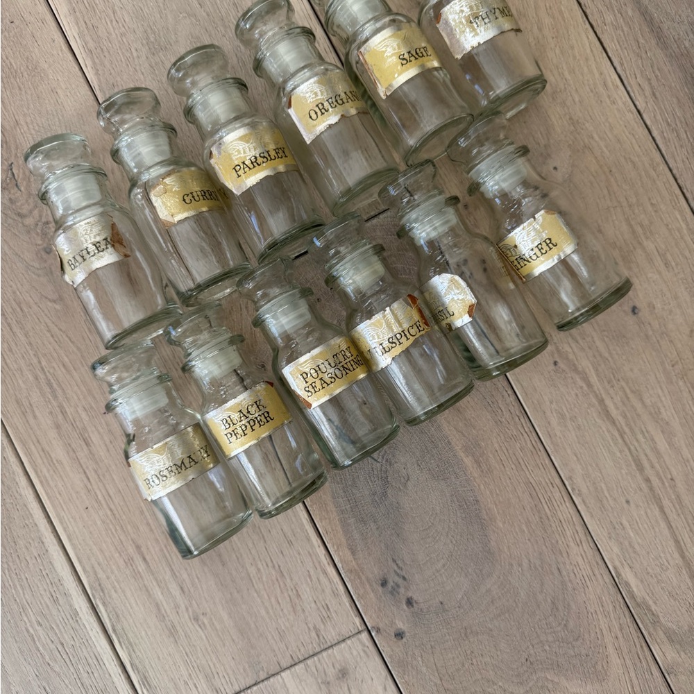 Unique Vintage Glass Spice Jars with Gold Labels - Picture 5 of 5